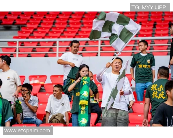 勇敢拼搏的足球明星们如何在赛场上书写传奇人生