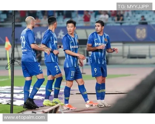 羽毛球战术解析：探讨上海羽毛球队的边路渗透策略与技巧